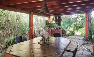 Leon Propiedades venda Gran sitio con casa en Avenida O’Higgins, Curacaví centro.