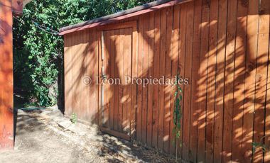 Leon Propiedades venda Gran sitio con casa en Avenida O’Higgins, Curacaví centro.