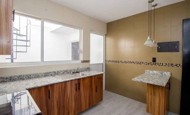 CASA EN VENTA EN FRACCIONAMIENTO ACACIAS