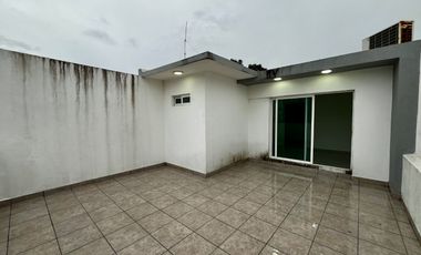 Cómoda Casa en venta de 2 recámaras en Col. El Manantial con amplia terraza