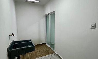 Cómoda Casa en venta de 2 recámaras en Col. El Manantial con amplia terraza