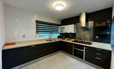 Cómoda Casa en venta de 2 recámaras en Col. El Manantial con amplia terraza