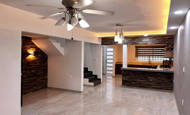 Cómoda Casa en venta de 2 recámaras en Col. El Manantial con amplia terraza