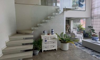 CASA DE LUJO EN RENTA– SECTOR PRIVILEGIADO, Cuenca