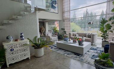 CASA DE LUJO EN RENTA– SECTOR PRIVILEGIADO, Cuenca