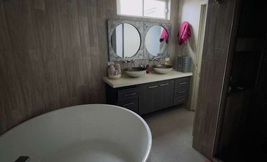 CASA DE LUJO EN RENTA– SECTOR PRIVILEGIADO, Cuenca