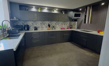 CASA DE LUJO EN RENTA– SECTOR PRIVILEGIADO, Cuenca