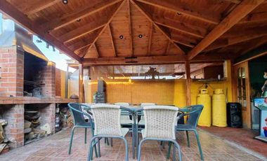 SE VENDE HERMOSA CASA EN VILLA JARDINES DE LOS ANDES