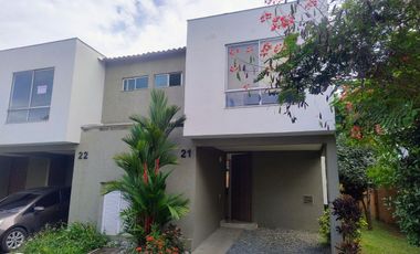 Arriendo casa esquinera 3 habitaciones en Conjunto Residencial Quetzal – Ciudad Country | Jamundí