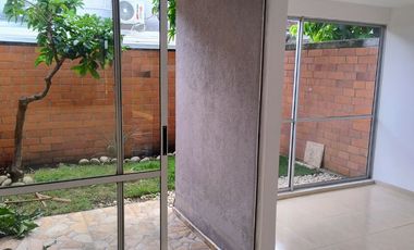Arriendo casa esquinera 3 habitaciones en Conjunto Residencial Quetzal – Ciudad Country | Jamundí
