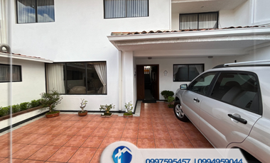 Vendo casa en Cuenca – sector Av. Ordoñez Lasso