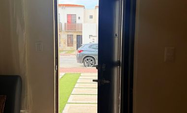 RENTA DEE CASA AMUEBLADA EN BOSQUES DEL DORADO SALIDA LEON SILAO  3 RECAMARAS