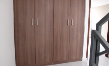 Casa de 3 niveles en Calle 99 B Poniente 115 Colonia Arboledas de Loma Bella a 2 cuadras Av. 16 de septiembre