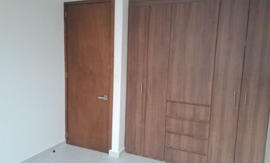 Casa de 3 niveles en Calle 99 B Poniente 115 Colonia Arboledas de Loma Bella a 2 cuadras Av. 16 de septiembre