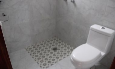 Casa de 3 niveles en Calle 99 B Poniente 115 Colonia Arboledas de Loma Bella a 2 cuadras Av. 16 de septiembre