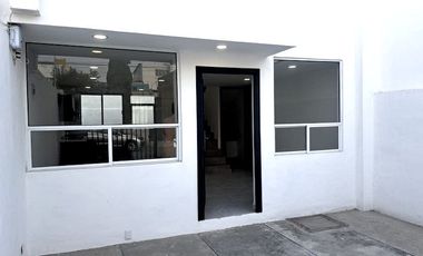 Casa de 3 niveles en Calle 99 B Poniente 115 Colonia Arboledas de Loma Bella a 2 cuadras Av. 16 de septiembre