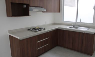 Casa de 3 niveles en Calle 99 B Poniente 115 Colonia Arboledas de Loma Bella a 2 cuadras Av. 16 de septiembre