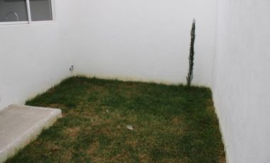 Casa de 3 niveles en Calle 99 B Poniente 115 Colonia Arboledas de Loma Bella a 2 cuadras Av. 16 de septiembre