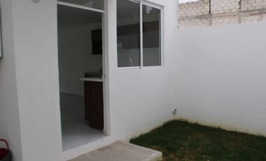 Casa de 3 niveles en Calle 99 B Poniente 115 Colonia Arboledas de Loma Bella a 2 cuadras Av. 16 de septiembre
