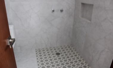 Casa de 3 niveles en Calle 99 B Poniente 115 Colonia Arboledas de Loma Bella a 2 cuadras Av. 16 de septiembre