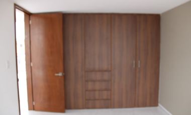 Casa de 3 niveles en Calle 99 B Poniente 115 Colonia Arboledas de Loma Bella a 2 cuadras Av. 16 de septiembre