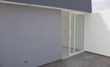 Casa de 3 niveles en Calle 99 B Poniente 115 Colonia Arboledas de Loma Bella a 2 cuadras Av. 16 de septiembre