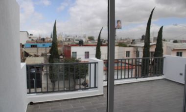 Casa de 3 niveles en Calle 99 B Poniente 115 Colonia Arboledas de Loma Bella a 2 cuadras Av. 16 de septiembre