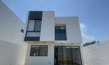 Se vende casa de 4 dormitorios en La Costa Samborondón.