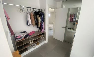 Se vende casa de 4 dormitorios en La Costa Samborondón.