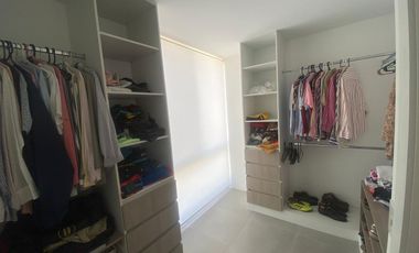 Se vende casa de 4 dormitorios en La Costa Samborondón.