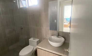 Se vende casa de 4 dormitorios en La Costa Samborondón.