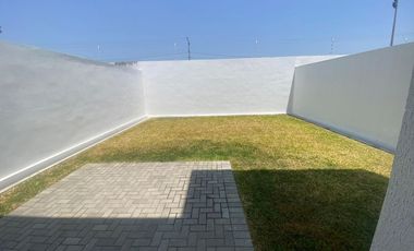 Se vende casa de 4 dormitorios en La Costa Samborondón.