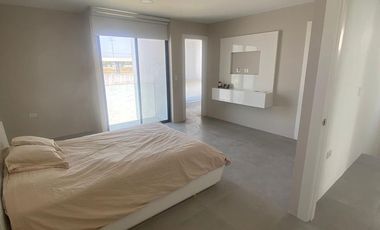 Se vende casa de 4 dormitorios en La Costa Samborondón.