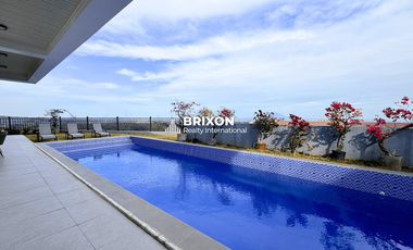 Luxury 3-Storey Hillside Villa with Pool in Clark near Golf Course Sun Valley D'heights