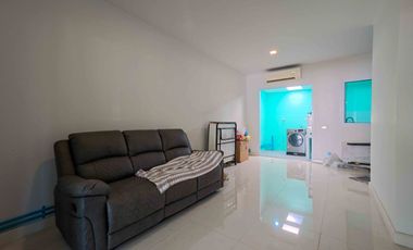 Urgent Sale! Best Value in the Project! ​Blessity Park Wongwaen-Lamlukka: Premium Corner Townhome, 3 Bedrooms, 2 Parking Spaces.