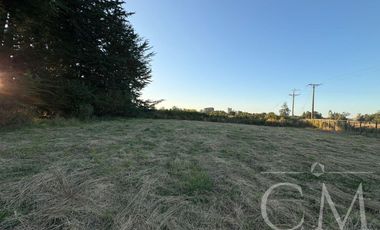 En venta linda parcela en Las Quemas en condominio consolidado