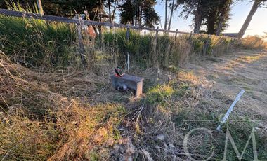 En venta linda parcela en Las Quemas en condominio consolidado