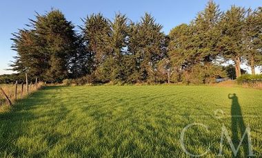 En venta linda parcela en Las Quemas en condominio consolidado