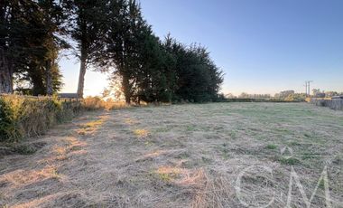 En venta linda parcela en Las Quemas en condominio consolidado