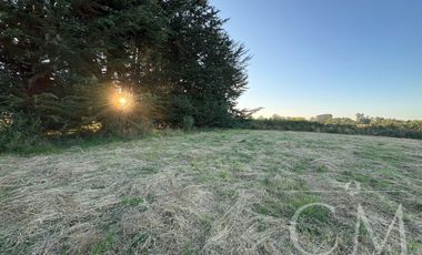 En venta linda parcela en Las Quemas en condominio consolidado