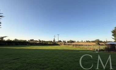 En venta linda parcela en Las Quemas en condominio consolidado