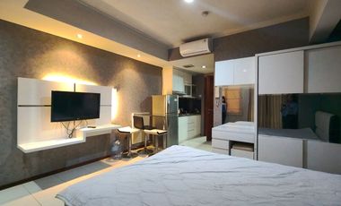 Sewa Studio Bulanan Full Furnish Lantai Rendah di Apartemen Royal Mediterania Garden