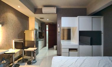 Sewa Studio Bulanan Full Furnish Lantai Rendah di Apartemen Royal Mediterania Garden