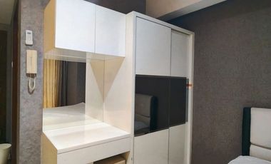 Sewa Studio Bulanan Full Furnish Lantai Rendah di Apartemen Royal Mediterania Garden