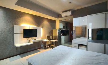 Sewa Studio Bulanan Full Furnish Lantai Rendah di Apartemen Royal Mediterania Garden