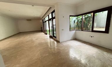 Disewa Rumah American Classy dengan 4 Kamar Tidur dan Ensuite Bathroom di Area One Gate System Elite Permata Hijau Jakarta Selatan