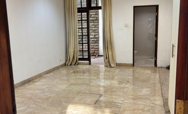 Disewa Rumah American Classy dengan 4 Kamar Tidur dan Ensuite Bathroom di Area One Gate System Elite Permata Hijau Jakarta Selatan