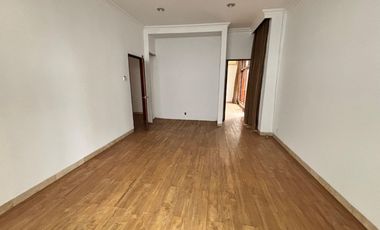 Disewa Rumah American Classy dengan 4 Kamar Tidur dan Ensuite Bathroom di Area One Gate System Elite Permata Hijau Jakarta Selatan