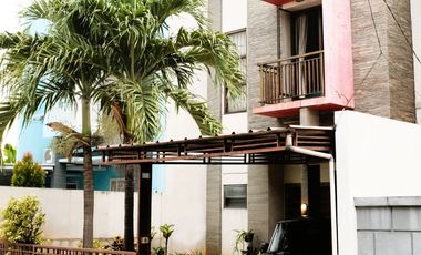 Rumah townhouse dekat pasar kebayoran lama Jakarta selatan bebas banjir