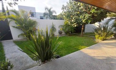 Casa moderna en fraccionamiento con vigilancia y alberca